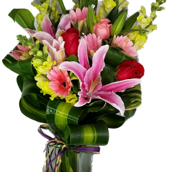 Vase arrangement with Lily and Roses