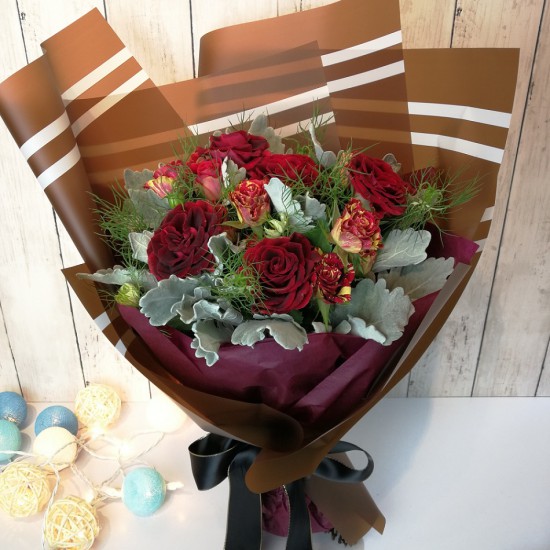 Elegant Spray Roses Bouquet (Color at Your Choice)